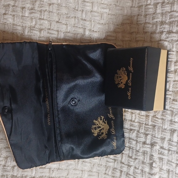 Maui Divers Box 📦 - Picture 1 of 8